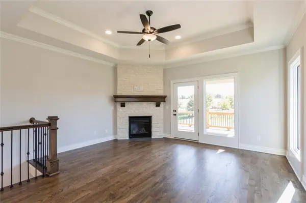 11433 S Waterford DR, Olathe, KS 66061