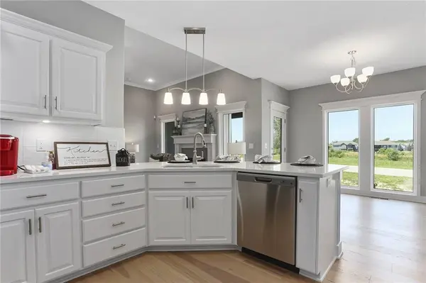11420 N Auburndale CIR, Kansas City, MO 64157