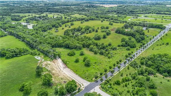10700 NE Reinking RD, Kansas City, MO 64156