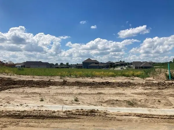 4600 Valley Ridge CT, St Joseph, MO 64505