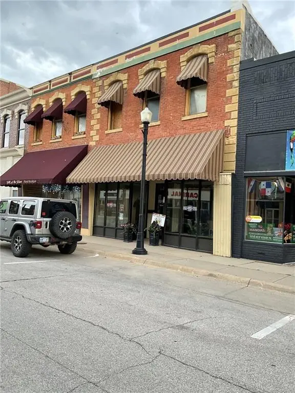 110 E Main ST, Chanute, KS 66720