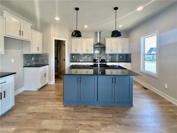 12860 N Champanel WAY, Platte City, MO 64079