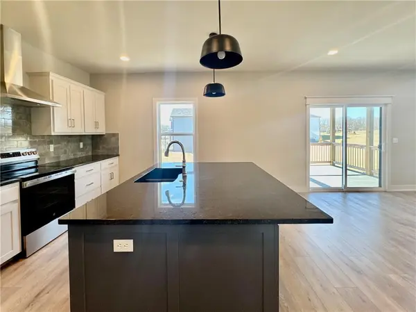 12860 N Champanel WAY, Platte City, MO 64079