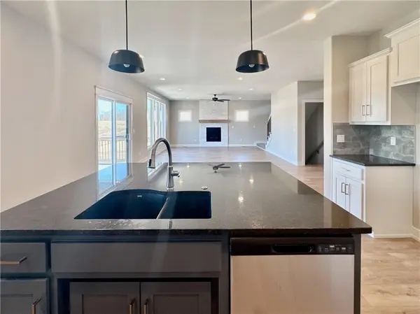 12860 N Champanel WAY, Platte City, MO 64079