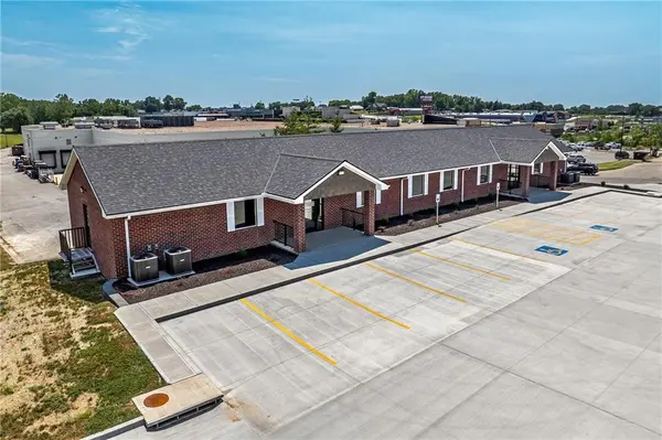 3820 Faraon ST, St Joseph, MO 64506