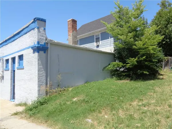 3445 Woodland AVE, Kansas City, MO 64109