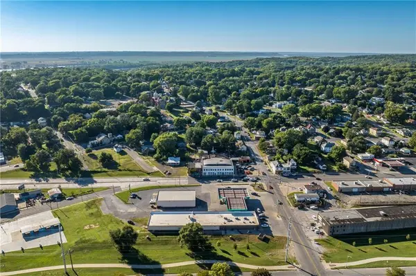 1515 St Joseph AVE, St Joseph, MO 64505