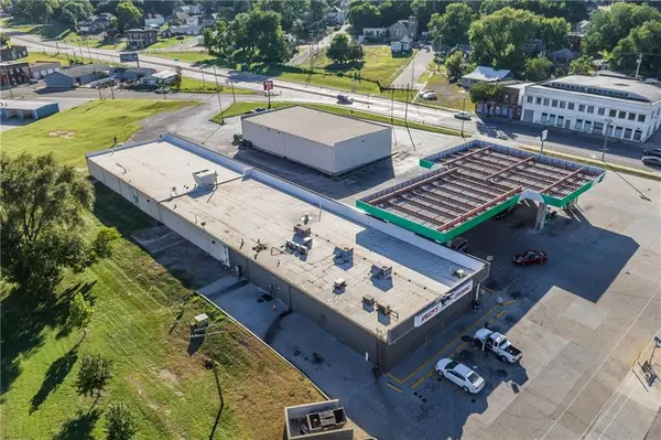 1515 St Joseph AVE, St Joseph, MO 64505