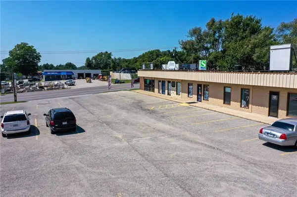 411-425 S Belt HWY, St Joseph, MO 64506