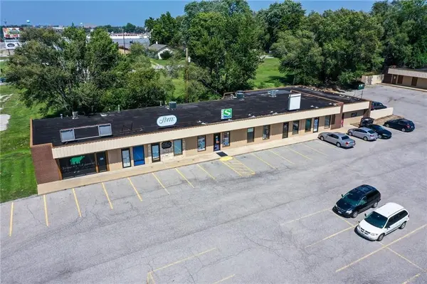 411-425 S Belt HWY, St Joseph, MO 64506