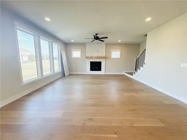 18000 N Peach Blossom DR, Platte City, MO 64079