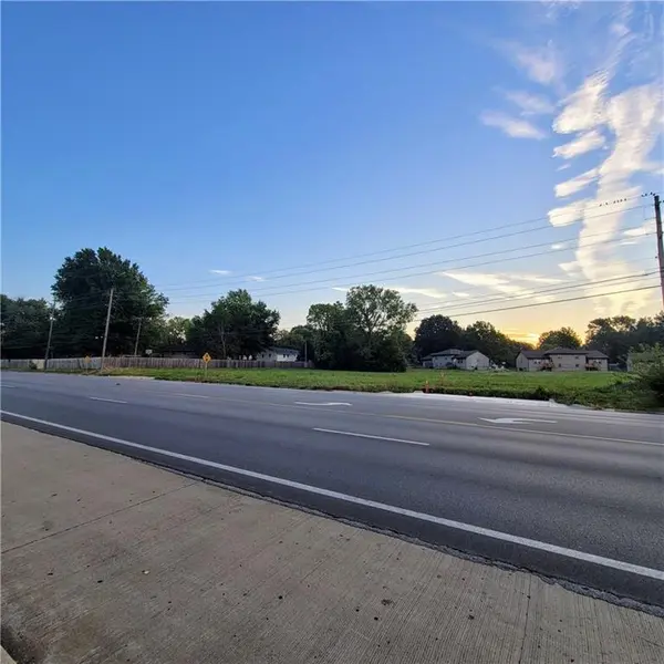 2168 NW 7 HWY, Blue Springs, MO 64014