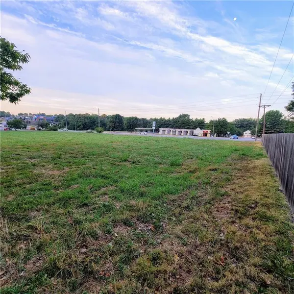 2168 NW 7 HWY, Blue Springs, MO 64014