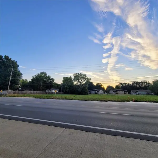 2168 NW 7 HWY, Blue Springs, MO 64014