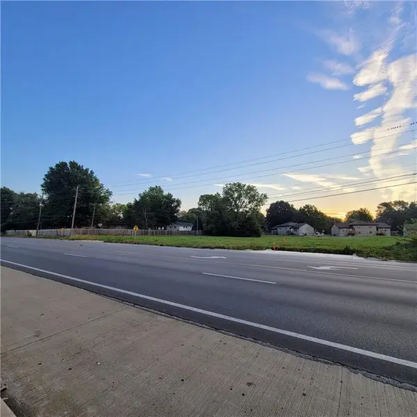 2168 NW 7 HWY, Blue Springs, MO 64014