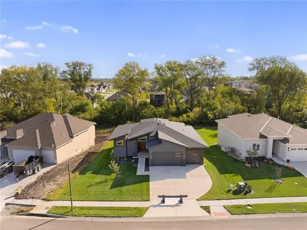 8973 Shady Bend RD, Lenexa, KS 66227