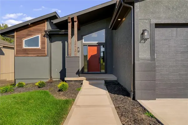 8973 Shady Bend RD, Lenexa, KS 66227