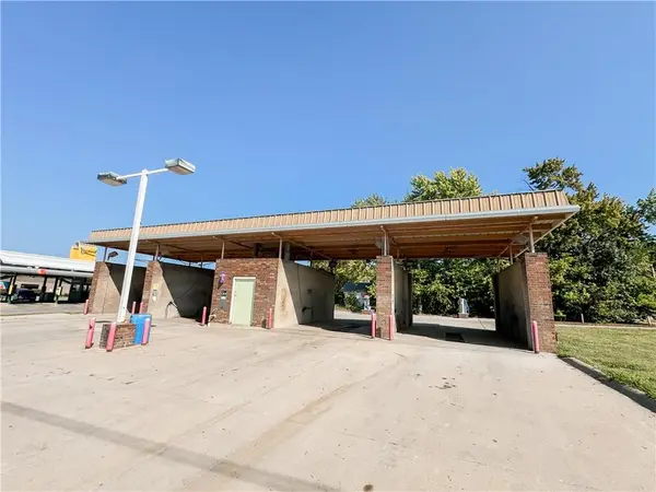 425 W 1st AVE, Garnett, KS 66032
