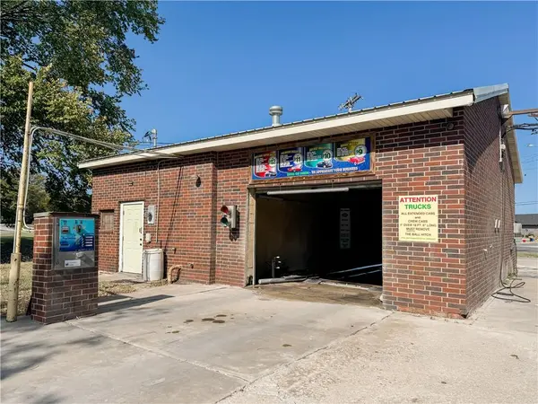 425 W 1st AVE, Garnett, KS 66032