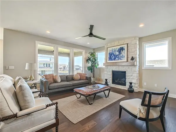 9300 Zarda DR, Lenexa, KS 66227