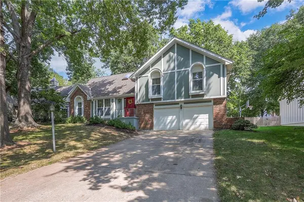 12712 W 117th ST, Overland Park, KS 66210
