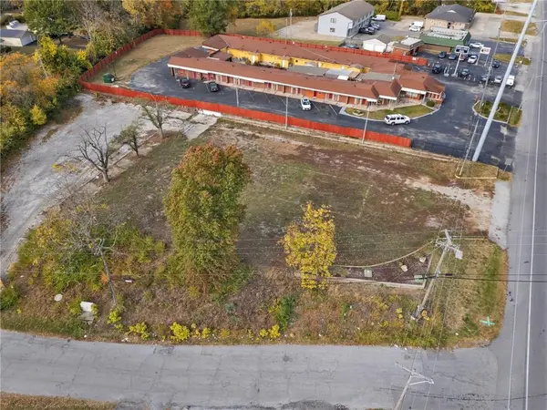 10305 E Us 40 HWY, Independence, MO 64055