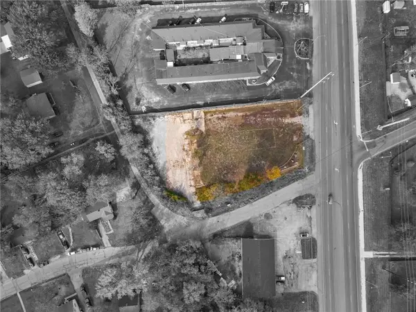 10305 E Us 40 HWY, Independence, MO 64055
