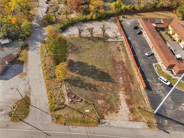 10305 E Us 40 HWY, Independence, MO 64055