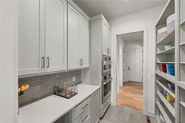 17021 King ST, Overland Park, KS 66221