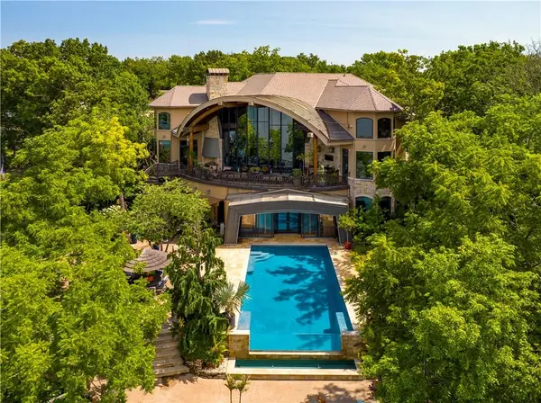 472 N Winnebago DR, Lake Winnebago, MO 64034