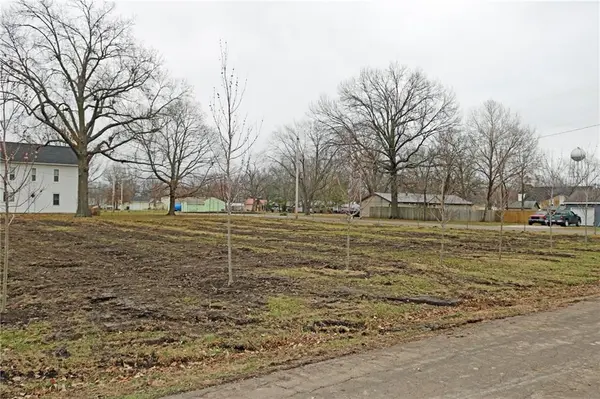 500 Pennsylvania AVE, East Lynne, MO 64743