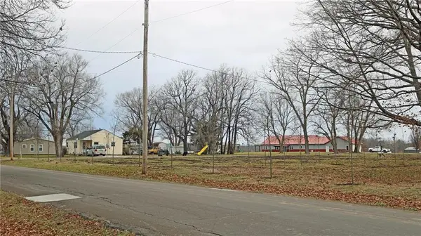 500 Pennsylvania AVE, East Lynne, MO 64743