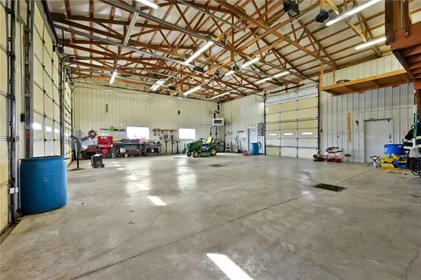 369 575p RD, Clinton, MO 64735