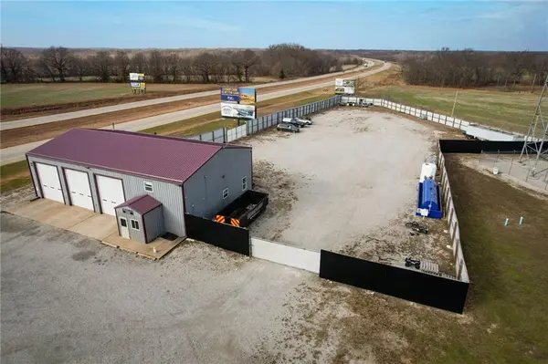 369 575p RD, Clinton, MO 64735