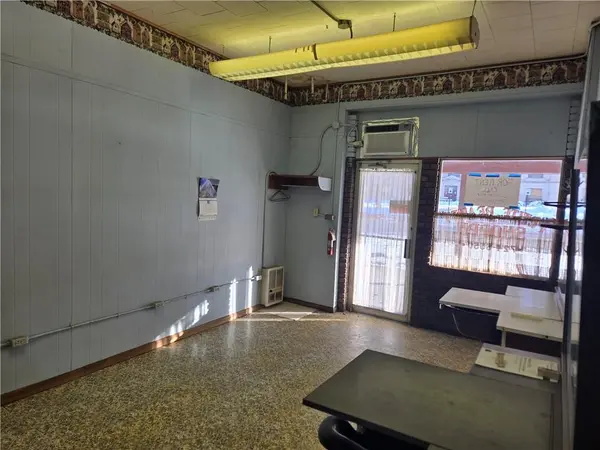 112 E Forest ST, Girard, KS 66743