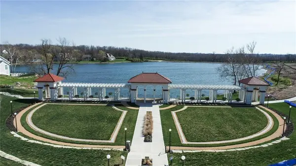 3262 SW Pergola Park DR, Lee's Summit, MO 64081
