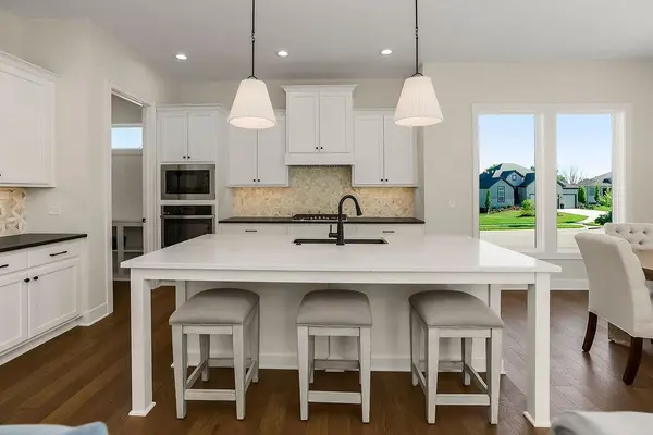 17312 Oakshire ST, Overland Park, KS 66221