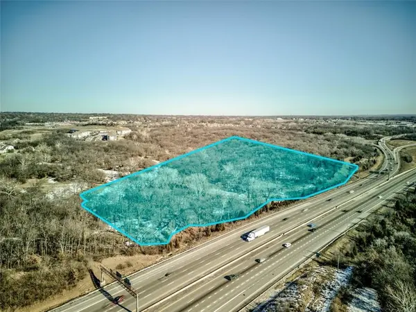 5125 NW Frontier ST, Kansas City, MO 64151