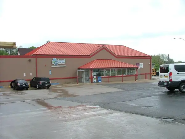 2202 Frederick AVE, St Joseph, MO 64506