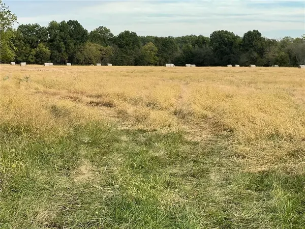 343rd Hedge LN, Paola, KS 66071