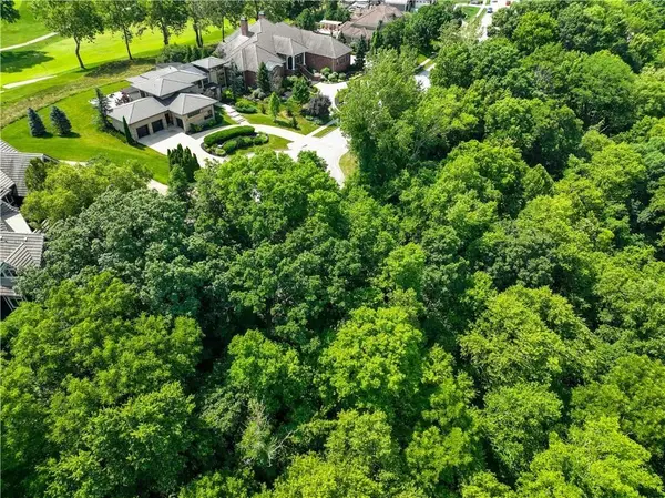 6540 Ridge RD, Parkville, MO 64512