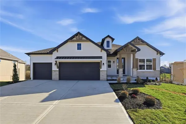 2123 NW Killarney LN, Lee's Summit, MO 64081