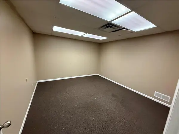216 1/2 N 7th ST, St Joseph, MO 64501