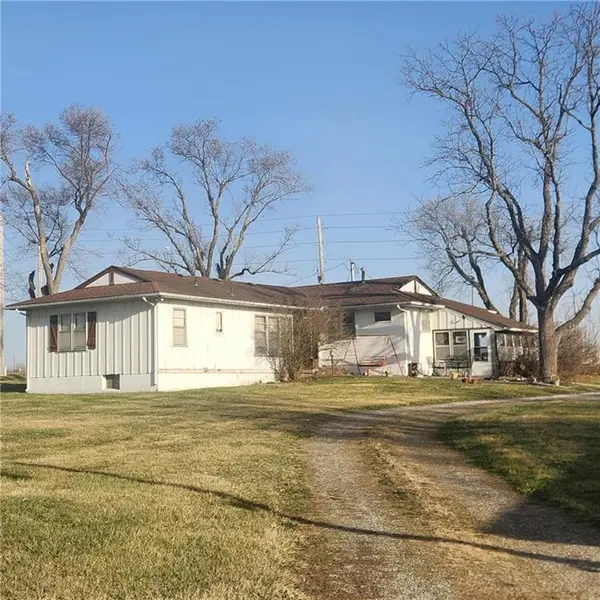 1101 E WALNUT ST, Raymore, MO 64083