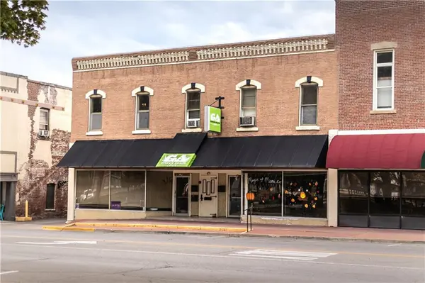 10 S Silver ST, Paola, KS 66071