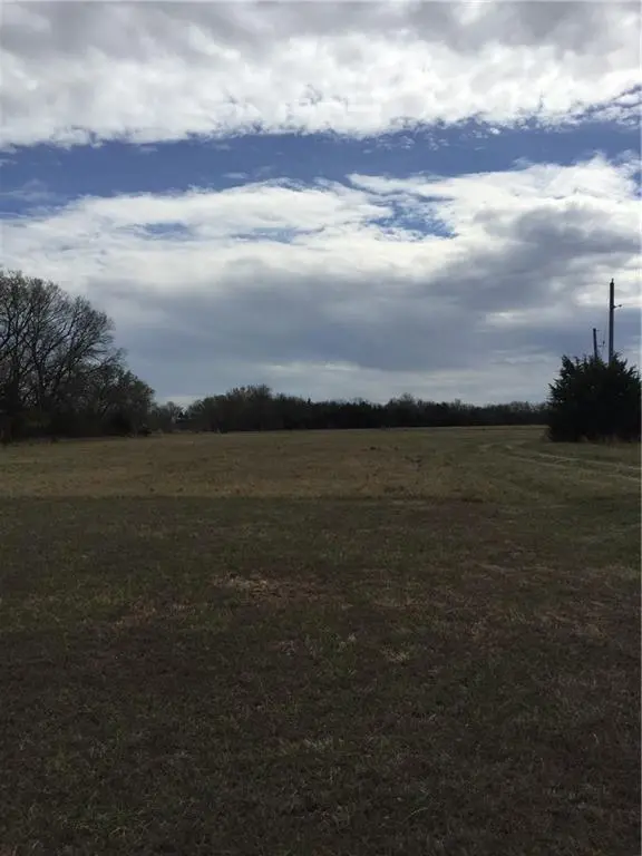 93 SW Skyline CIR, Mound City, KS 66056