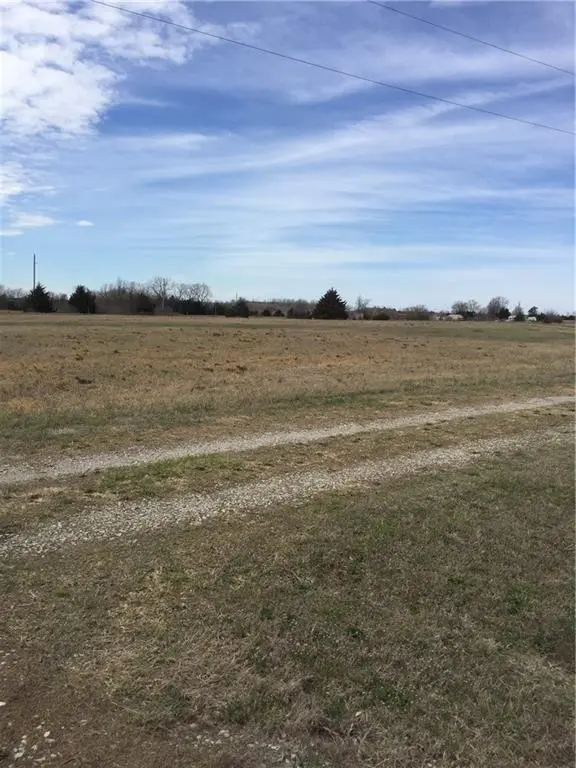 93 SW Skyline CIR, Mound City, KS 66056
