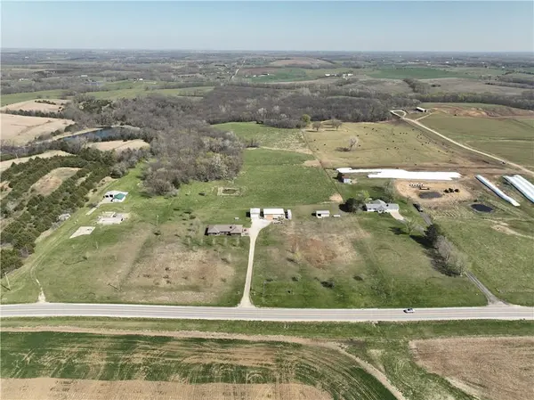 16468 K 16 HWY, Oskaloosa, KS 66066