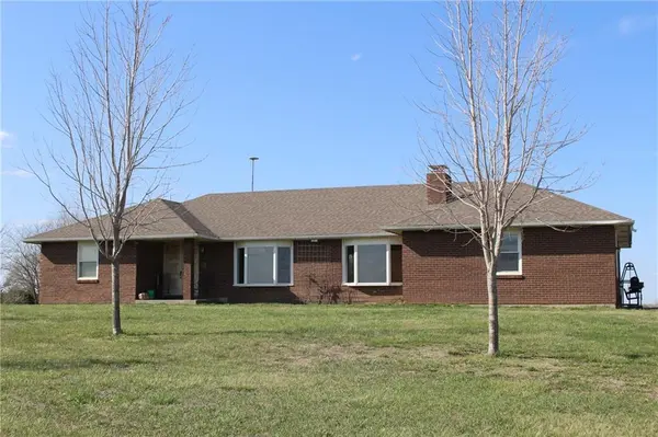 16468 K 16 HWY, Oskaloosa, KS 66066