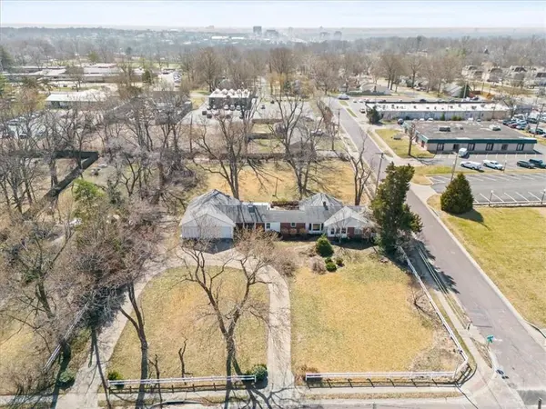 6909 W 82nd ST, Overland Park, KS 66204